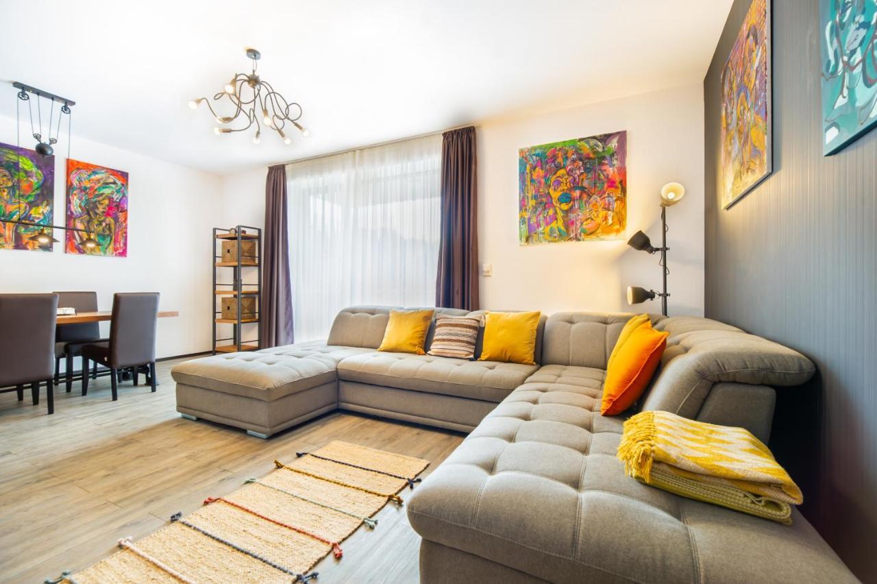 פויאנה ברשוב Art Gallery Apartment In Silver Mountain מראה חיצוני תמונה